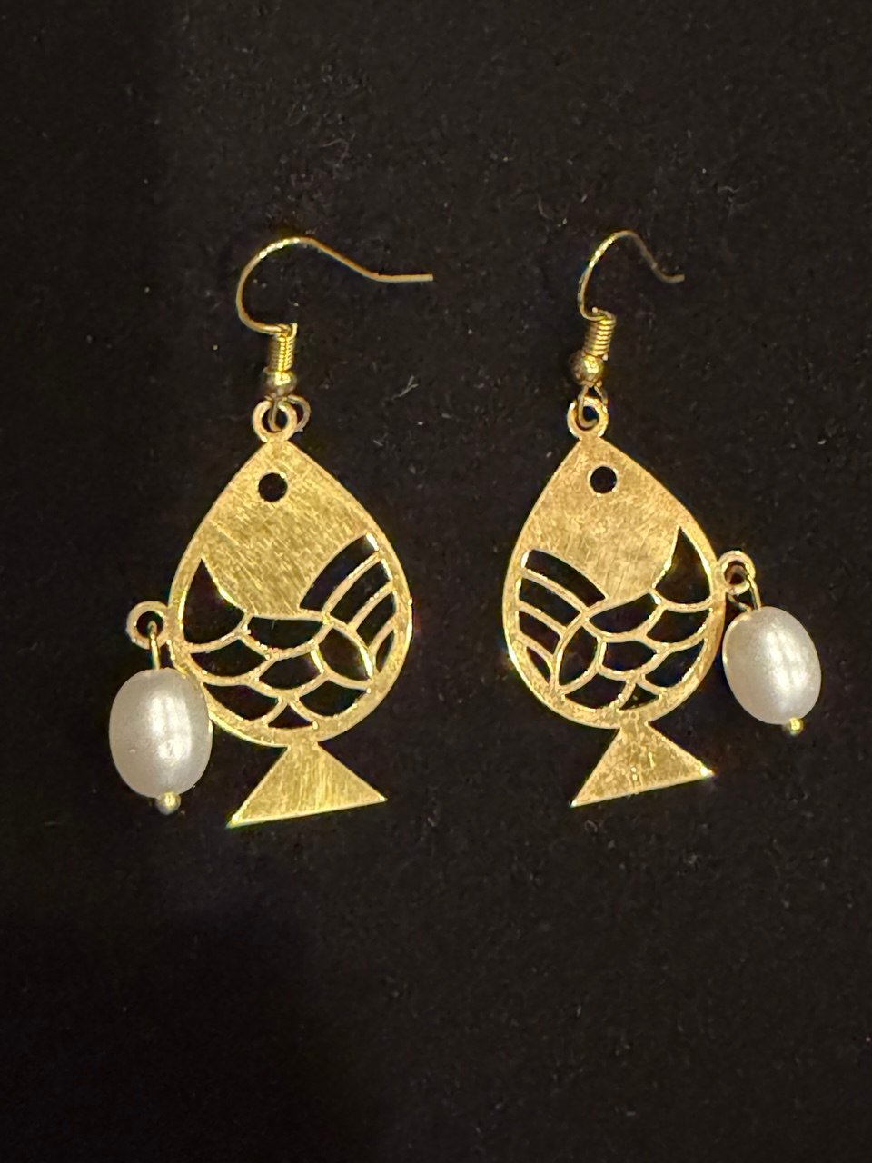 Golden Fish Pearl Earrings - Image 2